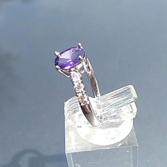 Amethyst and cubic zirconia fashion ring - Picture 2 of 6